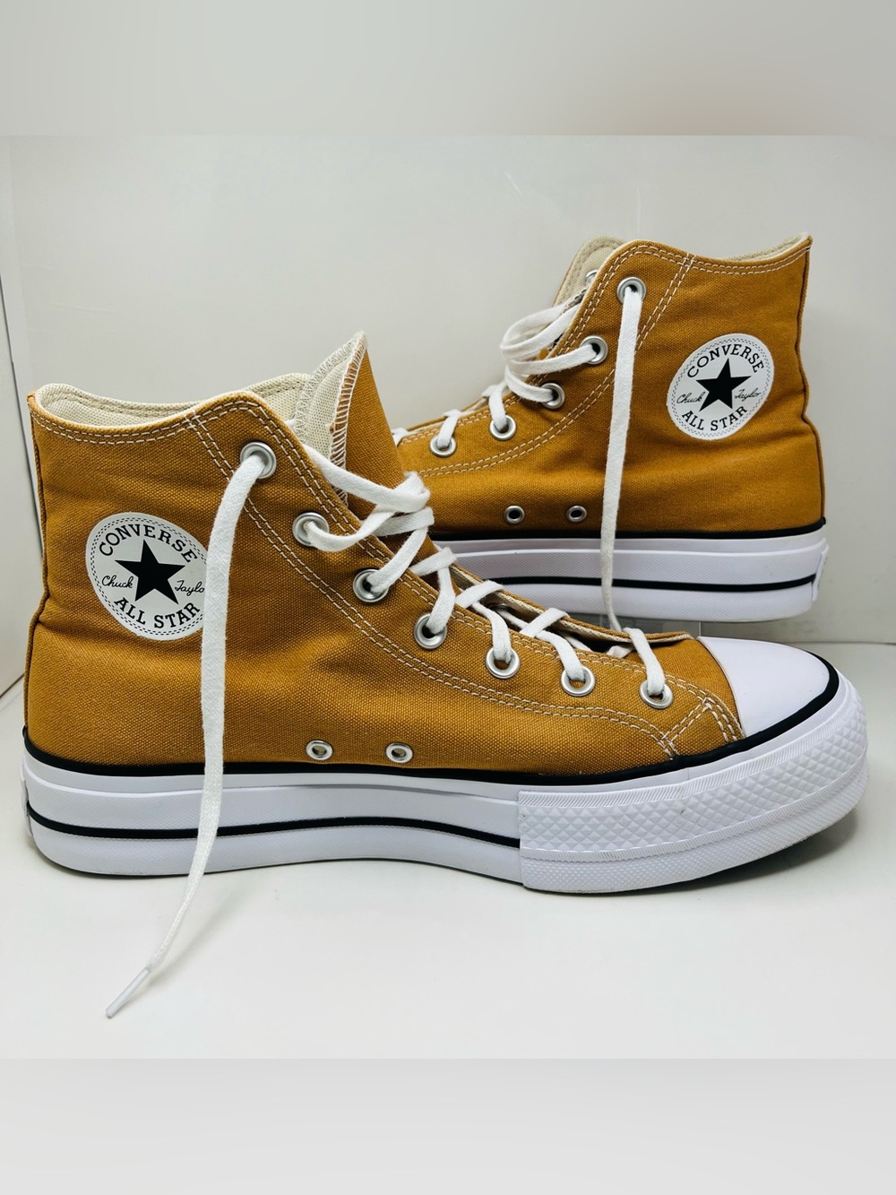 Converse Women’s Chuck Taylor Lift Platform High Gingersnap Size 11 A11537F